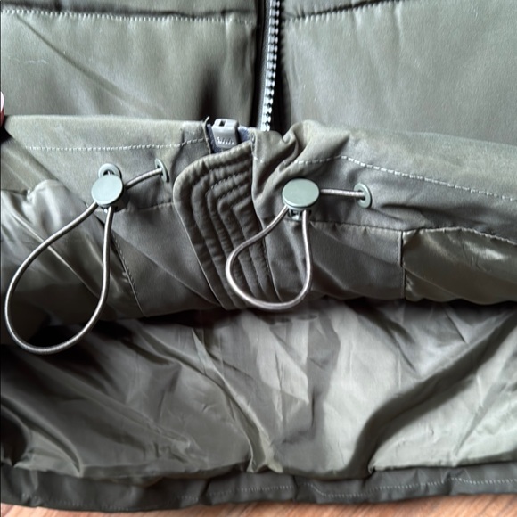 Olive Green Puffer Vest - Picture 4 of 5